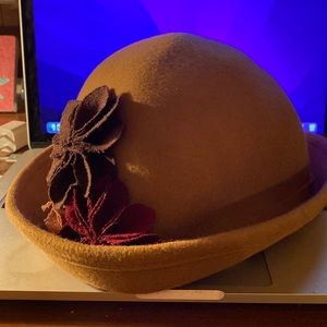 Hat Vintage in Beige Small Brimmed in 💯 Wool